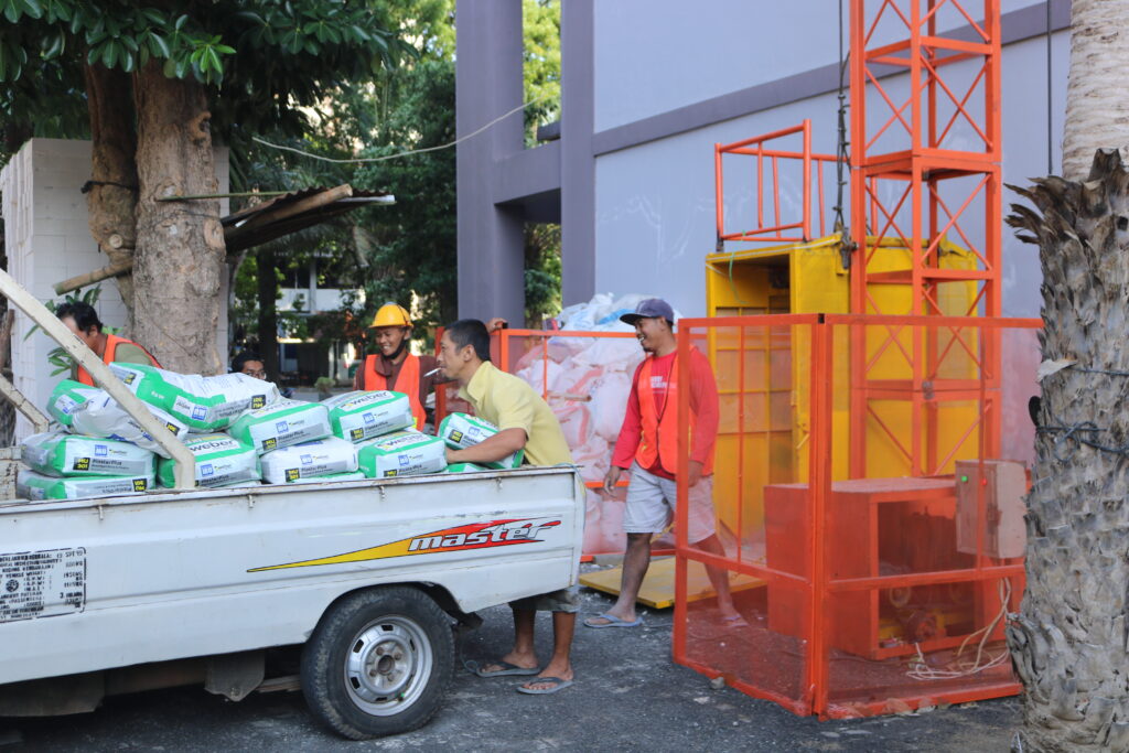 sewa lift barang kabupaten boelamo