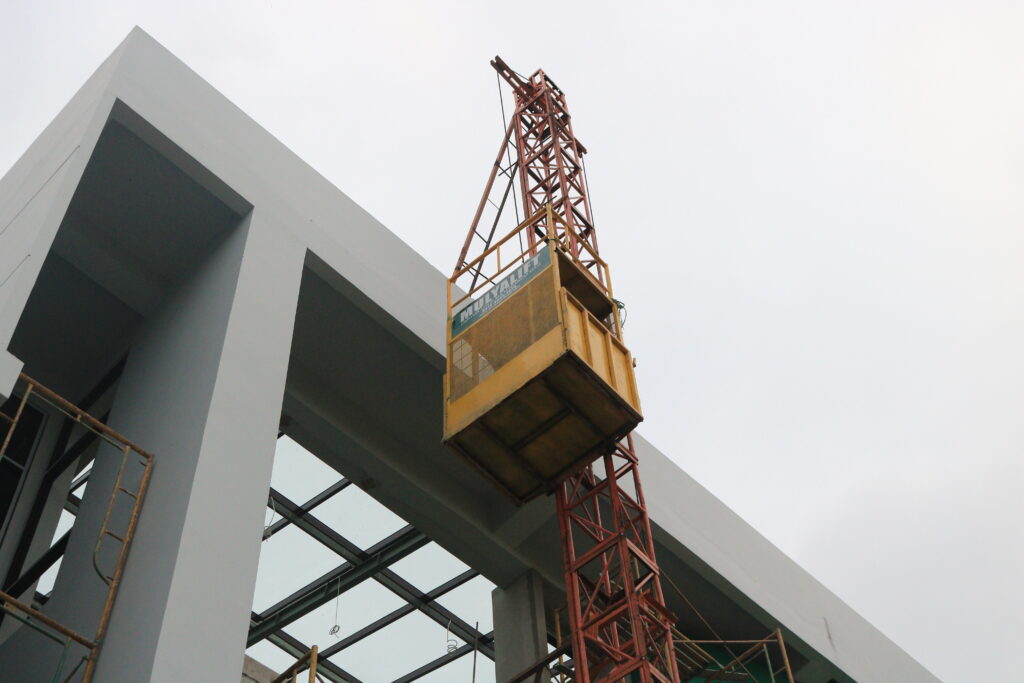 Sewa Lift Material Banten Terpercaya
