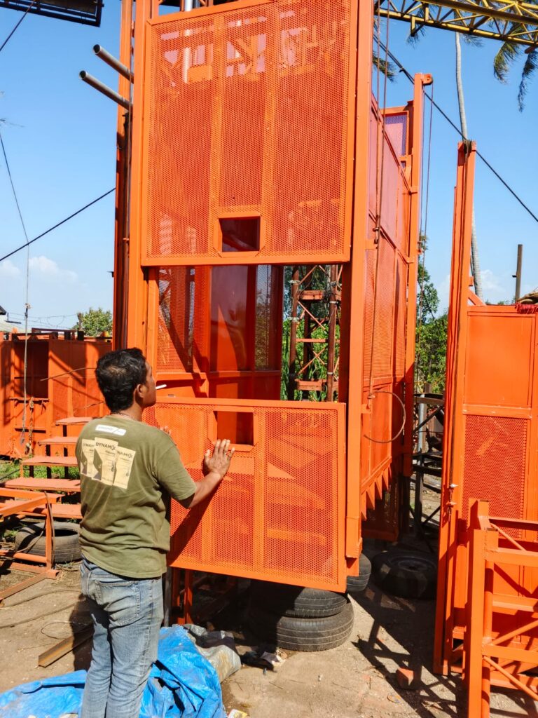 Sewa Passenger Hoist Tabanan