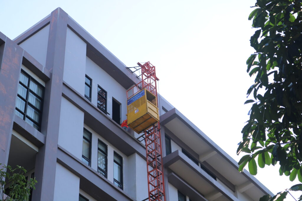 Sewa Lift Barang Lampung Timur Pilihan Tepat Angkut Material