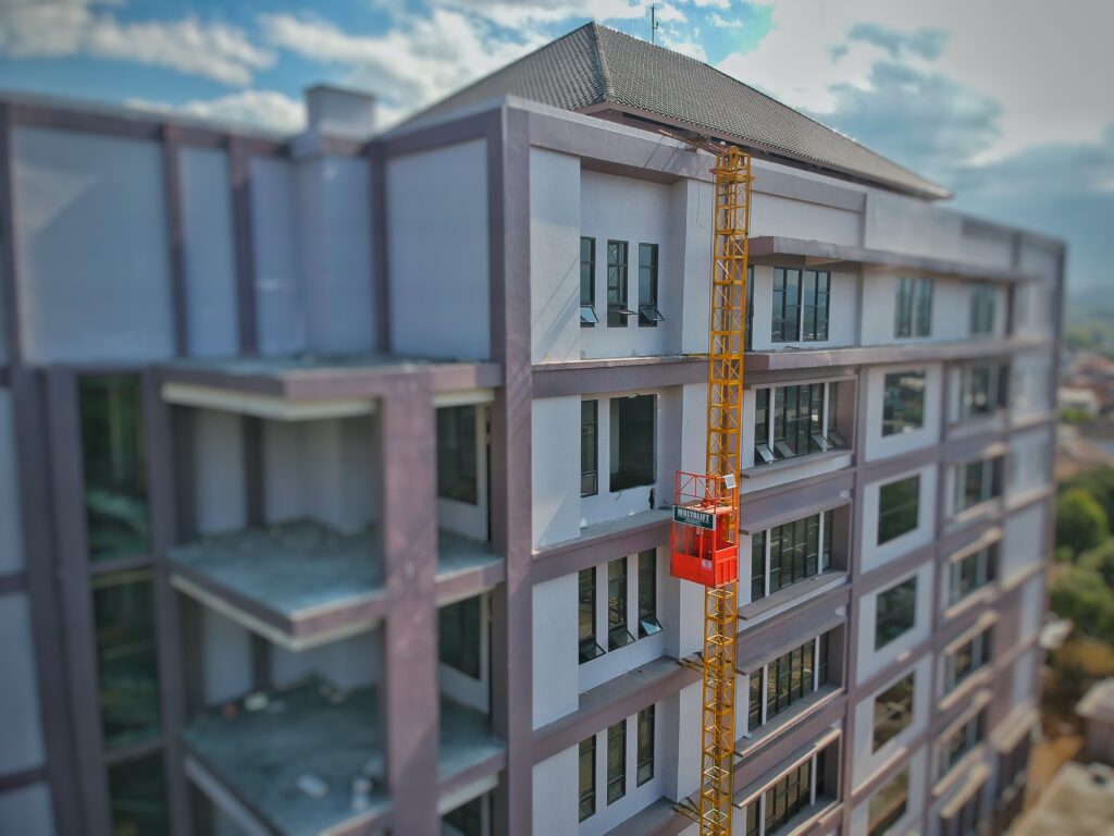 sewa lift barang Gianyar