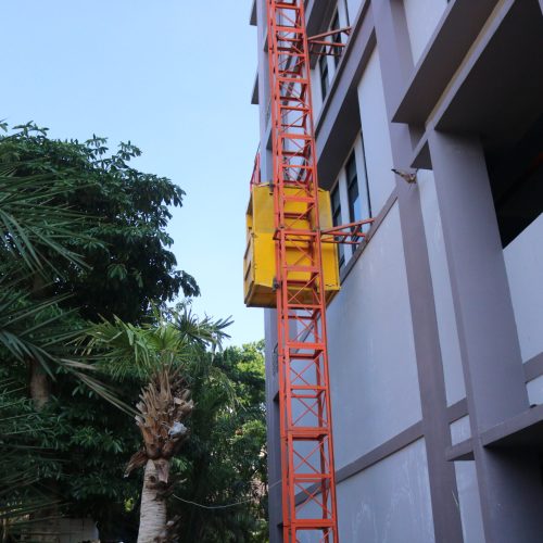 Jasa Sewa Lift Barang Jakarta Selatan untuk proyek konstruksi gedung tinggi