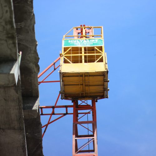 Sewa lift barang material Kendal